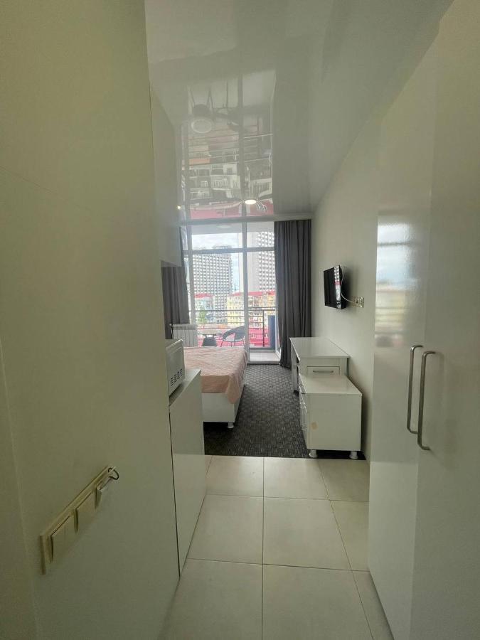 "Студия 24" - Посуточно И Помесячно Batumi Exterior foto